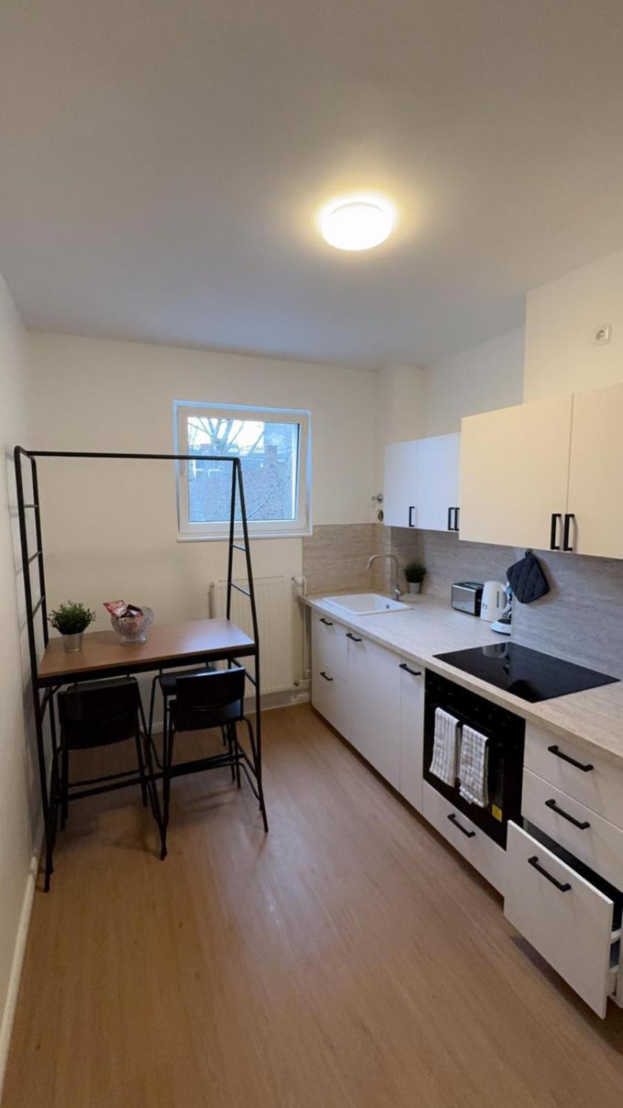 Appartement Modernes Ferienapartment In Berlin-neukoelln Berlijn